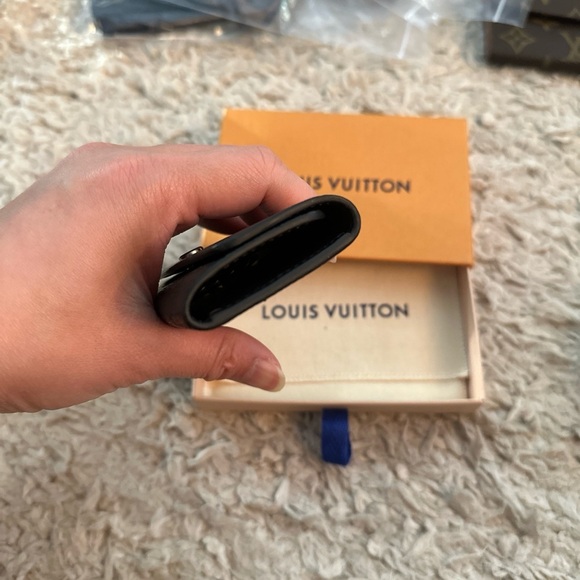 Louis Vuitton Black Mahina Key Holder - Picture 8 of 9